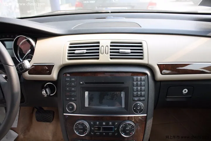 Discount 2G RAM Android 8.1 Car DVD GPS Navigation Radio For Mercedes Benz R Class W251 R300 R350 R63 Car radio stereo tape recorder 2