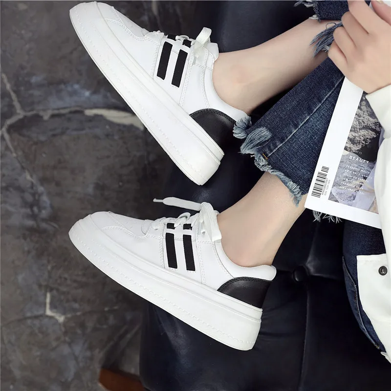 

2018 autumn new fashion simple color matching leather flat shoes women trend comfortable thick sole casual shoes.