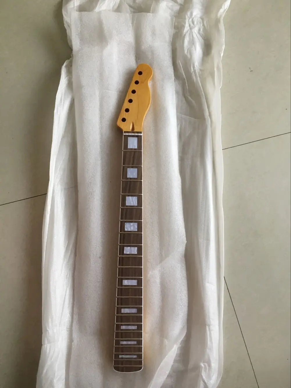 

New Top grade unfinished electric guitar parts Guitar Neck 0410