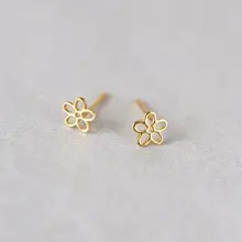 Новые модные серьги-гвоздики с ромашками, 1 шт., милые серьги в виде цветка, золото; серебро; Сережки для женщин, ювелирные изделия