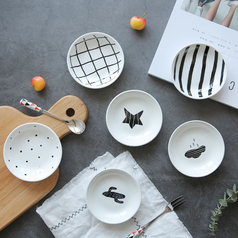 

Mini Dish Cactus Star White Black Ceramics Plate Seasoning Soy Sauce Vinegar Plates Candy Colorful Cute Dishes Kitchen Tool 3pcs