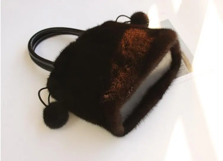 Рисунок 5 - Сумка-мессенджер женская из натурального меха норки