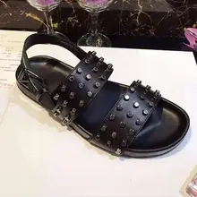 Черные кожаные пляжные сандалии с заклепками; летние мужские гладиаторы в римском стиле; обувь на плоской подошве; модные повседневные сандалии из натуральной кожи с пряжкой; европейский размер 45