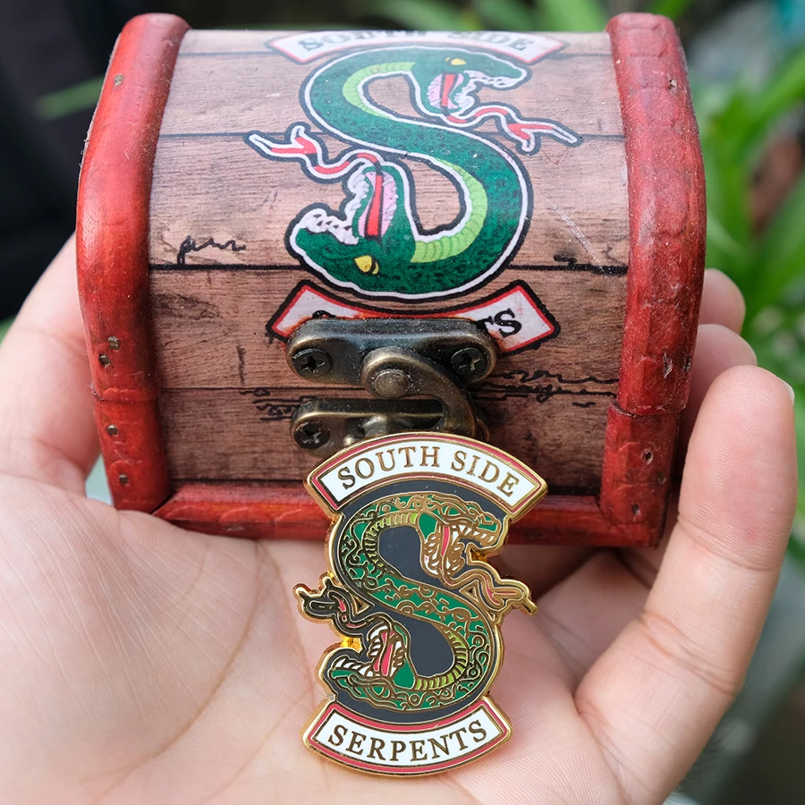 

High quality Riverdale Zinc alloy badge pins South Side Serpents Chest pin for clothes backpack in wooden gift box