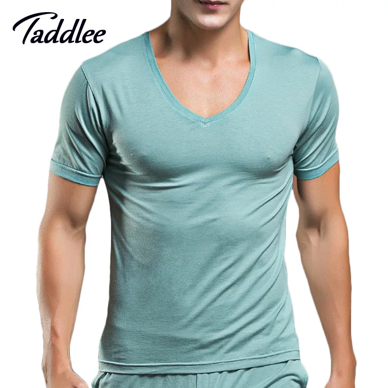 Лифчик под кофтой. Мужская грудь в майке. Через футболку. Через футболку. Футболка с иллюзией груди.