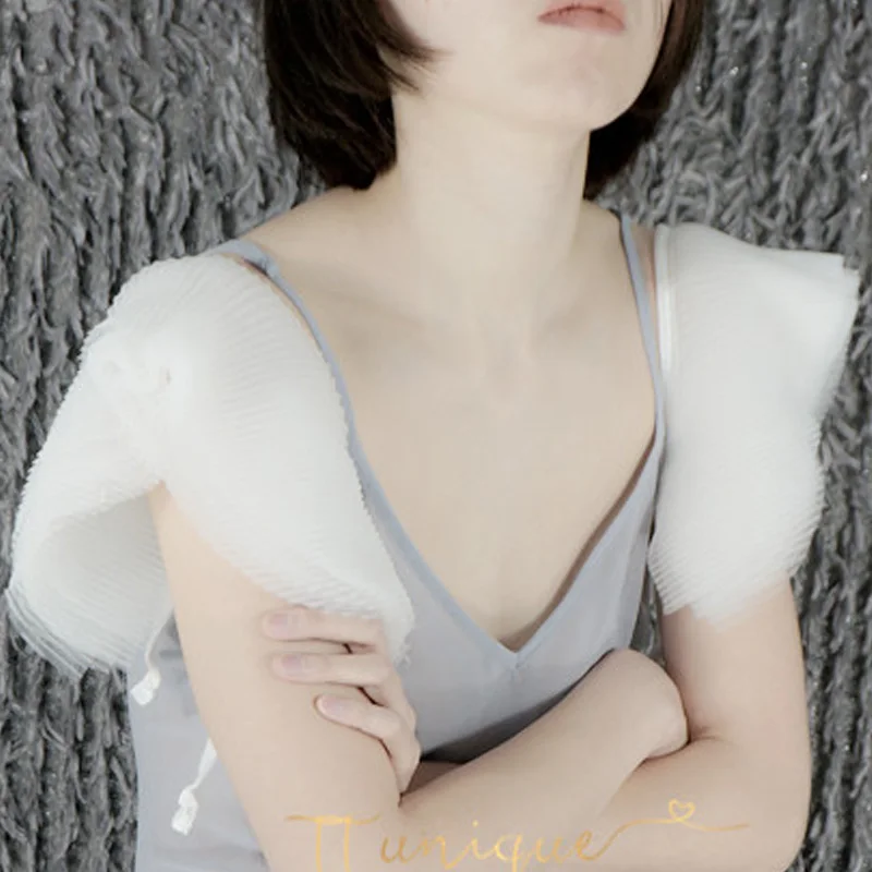 

Mysterious white yarn fake sleeves decorated Fake Sleeve Decorated Cuffs Pearl Arm cover Shoulder sleeves decoration accessories