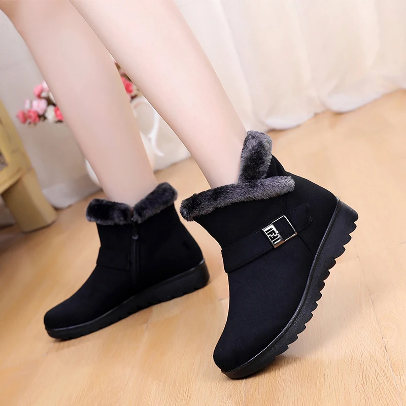 Baratos Botas de nieve cálidas de piel corta de invierno de felpa botas de tobillo de plataforma de talla grande zapatos de gamuza con cremallera para mujer comodidad femenina Envío Directo