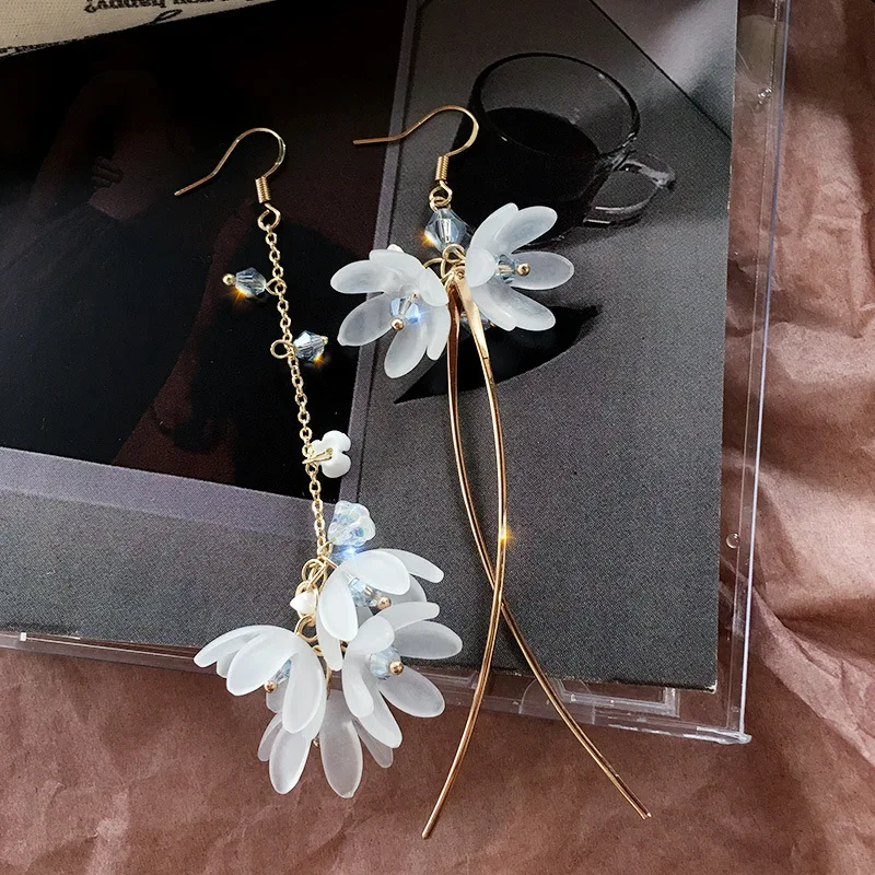 

new Hot Fashion Jewelry Long White Elegant Flower Crystal Asymmetric Modern female Earring best selling 2018 products