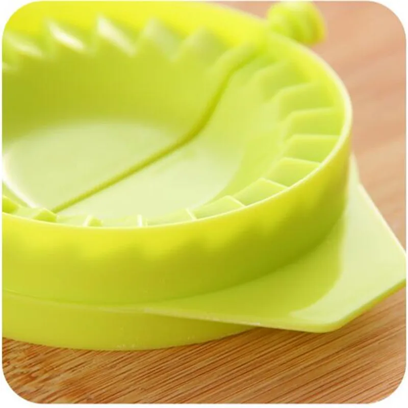1PCS-new-7cm-Dumpling-Mould-Pack-dumpling-machine-Small-tool-plastic-ravioli-mold-Dough-Press-Mold (2)