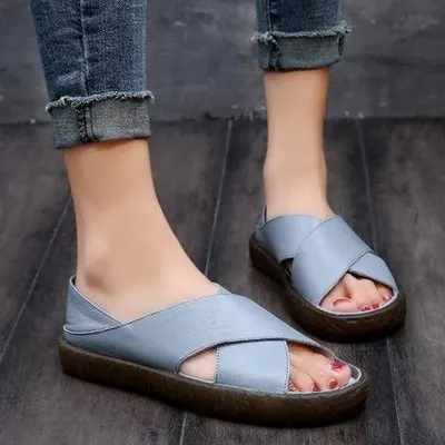 Новые женские босоножки новые летние плоская подошва; мягкие кожаные сандалии для Женский Одноцветный мягкая подошва белые сандалии универсальные обувь без шнуровки - Цвет: Sky blue