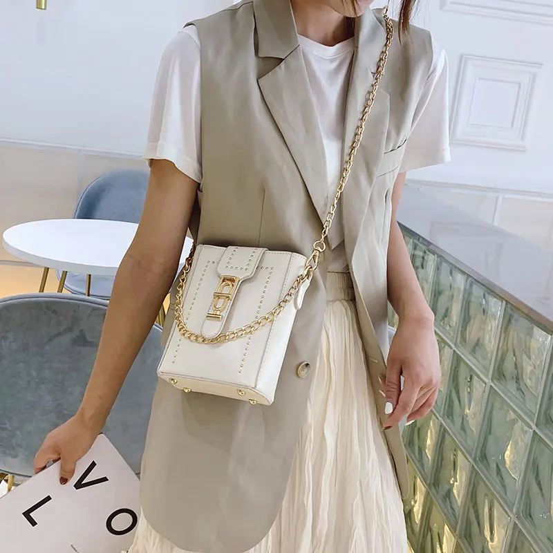 

lady 2019 new Korean version Baitao fashion single shoulder bag with foreign air chain handheld oblique drag bucket bag