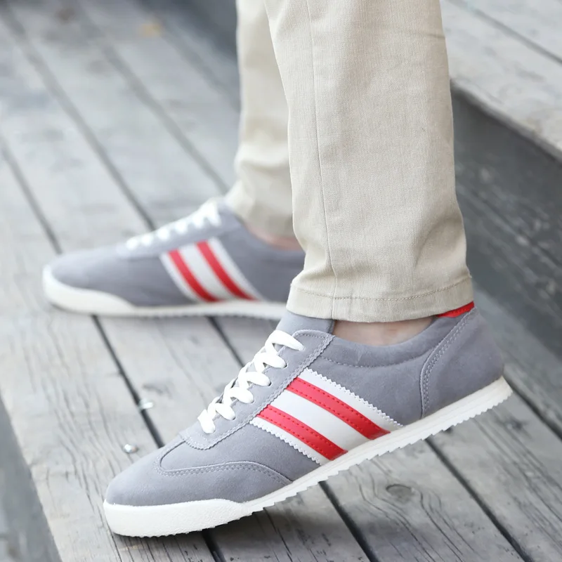 closed toe tennis shoes