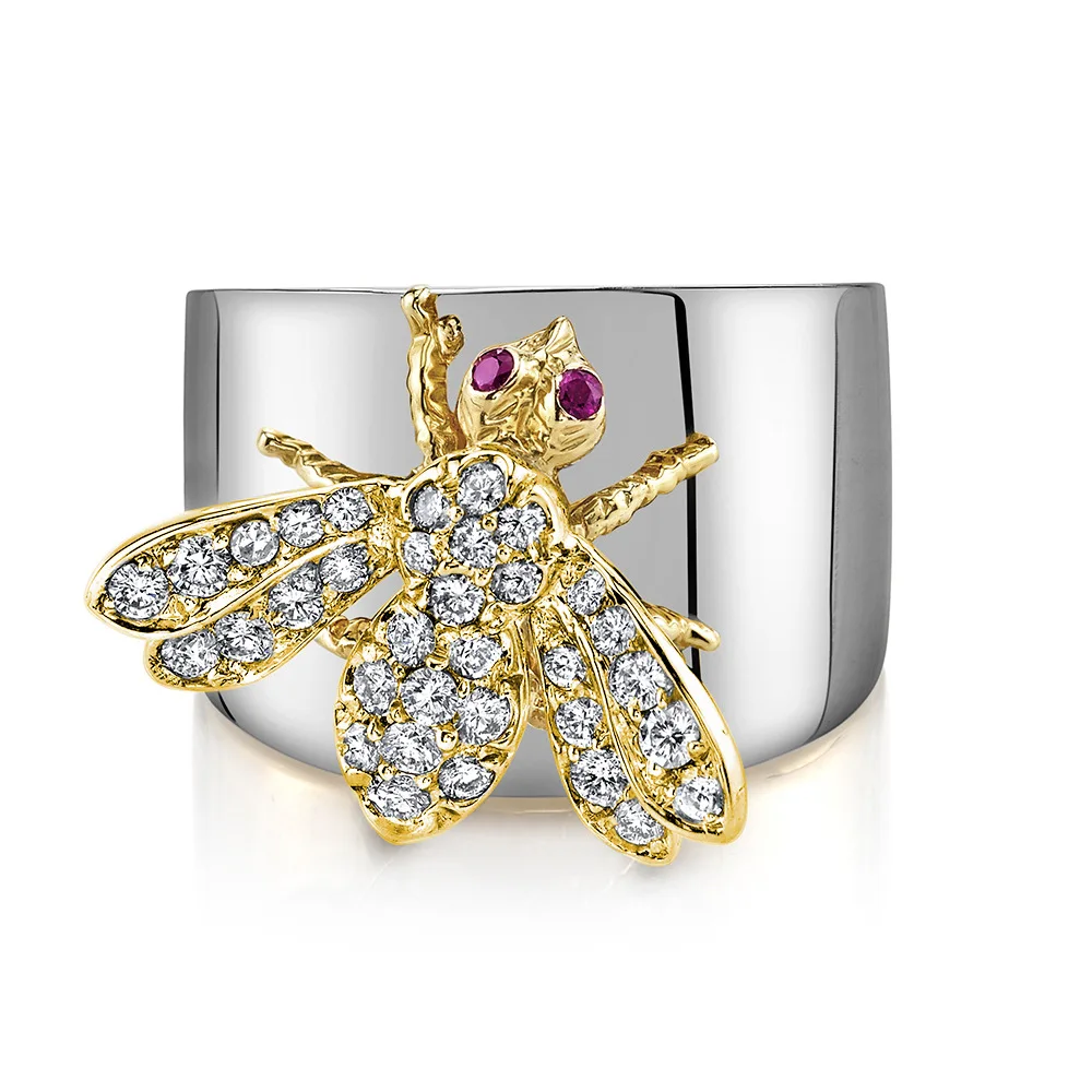

Huitan Animal Ring Fashion Honey Bee Luxury Women Ring With Micro Paved Silver Plated Women Jewelry Creative Design New Arrival