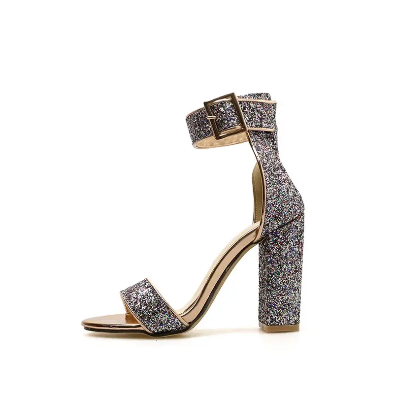Брендовая модная женская обувь; блестящие сандалии-гладиаторы в римском стиле с пряжкой и открытым носком; Разноцветные свадебные босоножки на высоком толстом каблуке; Цвет Серебристый; размер 40