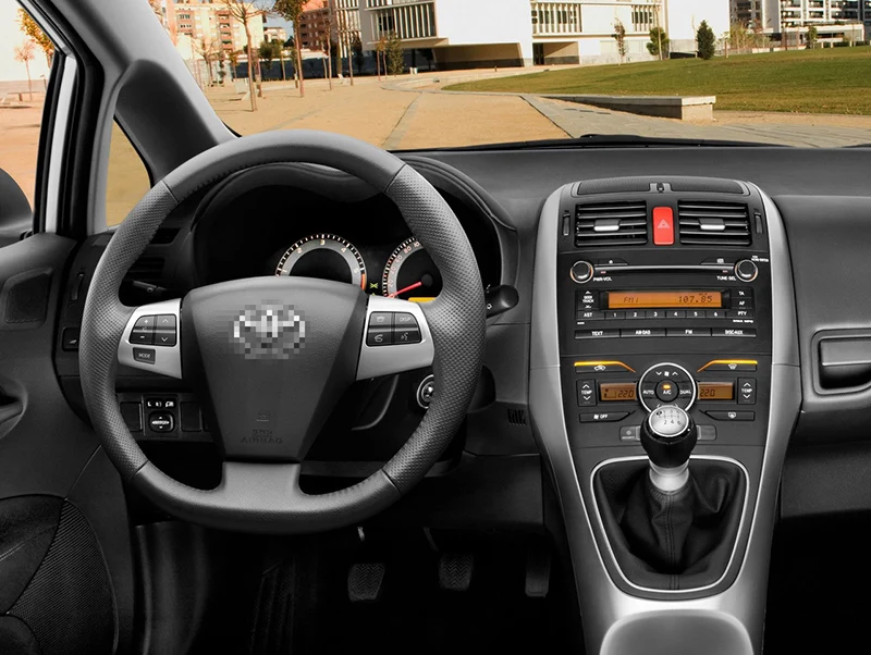 toyota_auris_20101