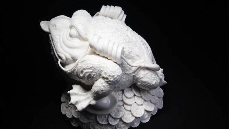 

China Pottery Dehua White Porcelain Fengshui Wealth Golden toad Spittor Statue