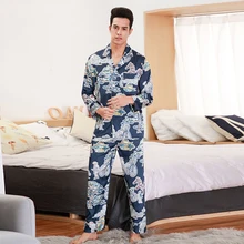 Новинка весны мужская шелковистый сна пижамы рубашка брюки, платье Костюм Пижама из искусственного шелка комплекты Повседневное мужская домашняя ночная рубашка Ванна платье