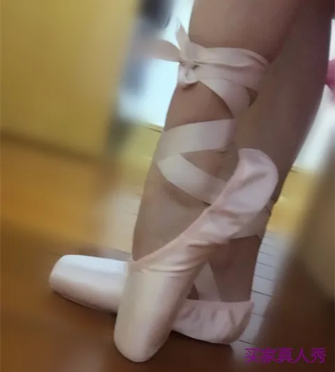 DB52005 Pointe shoe-4