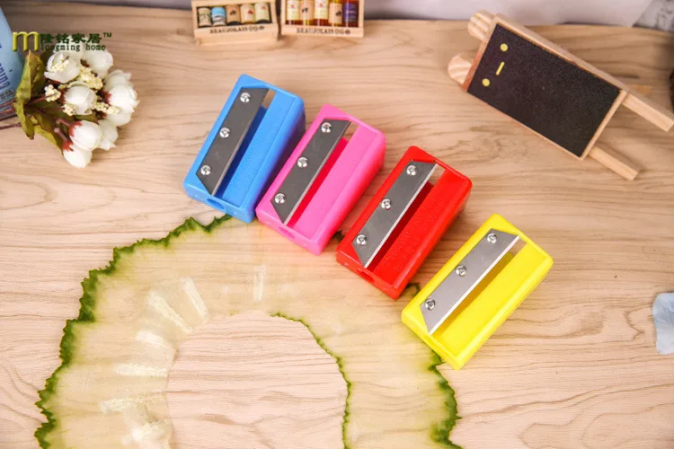 

1PC Food Facial beauty cucumber slicer Carrot Cucumber Sharpener Peeler Kitchen Tool spiral Vegetable Slicer with mirror OK 0349