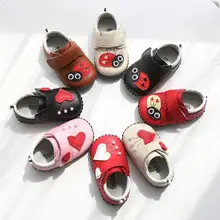 Обувь для малышей из натуральной кожи; мягкая подошва; детская обувь для мальчиков и девочек; нескользящие дышащие тонкие туфли с рисунком из мультфильма