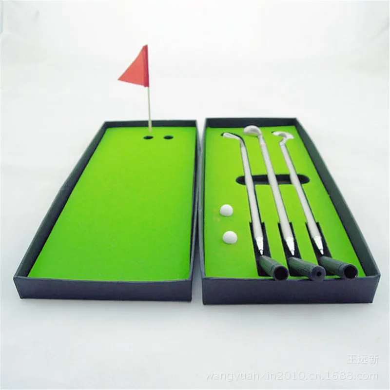 Клюшка для гольфа набор мини настольный шариковая ручка с маленьким шариком для гольфа Подарочный набор с поле для гольфа, металл, флаг клюшки для гольфа моделей шариковых ручек 2 теннисные мячи