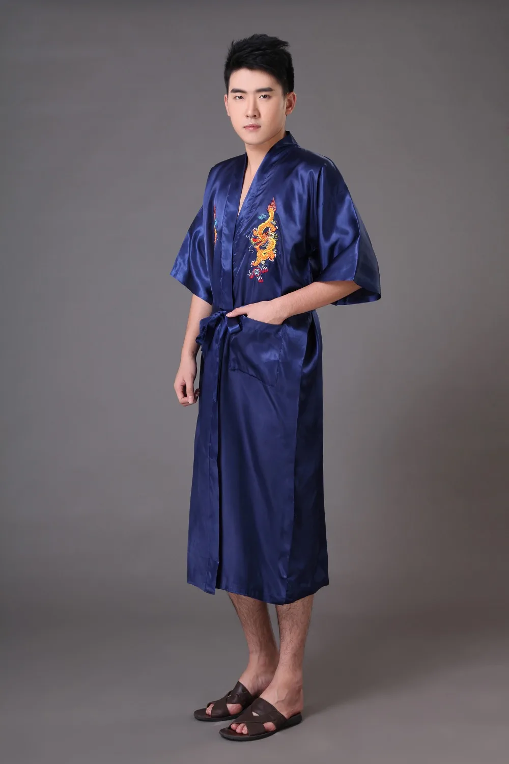 Летние темно-синий мужской шелковый атлас банный халат-кимоно платье ручной работы в китайском стиле; обувь с вышивкой ночная рубашка с драконом Размеры S M L XL XXL XXXL MR019