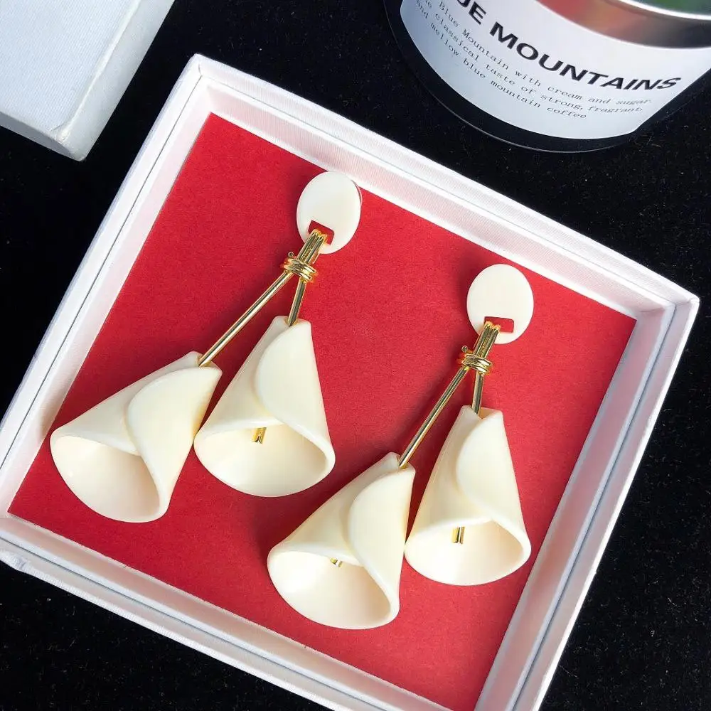 

Unique design white trumpet shape earrings resin design flower horn earrings hot c brand jewelry