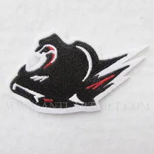 Вышитая аппликация на заказ черного цвета дизайн вашего логотипа Железная на спине мерроу высокого качества без MOQ