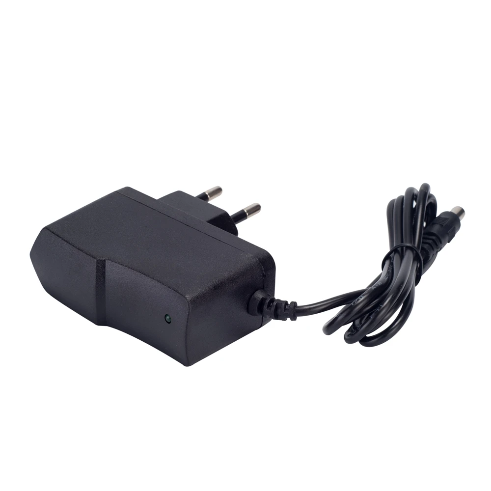 Adaptateur d'alimentation universel C.A. - C.C 500 mA 110 ou 220 volts,  avec indicateur LED