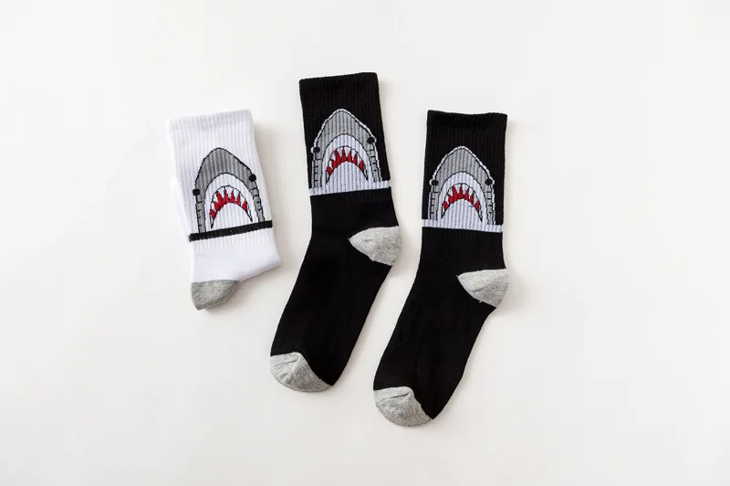 Черно-белые носки для мужчин и женщин хлопковые носки из полиэстера в европейском и американском стиле с забавными рисунками животных и акул весенние носки в повседневном стиле