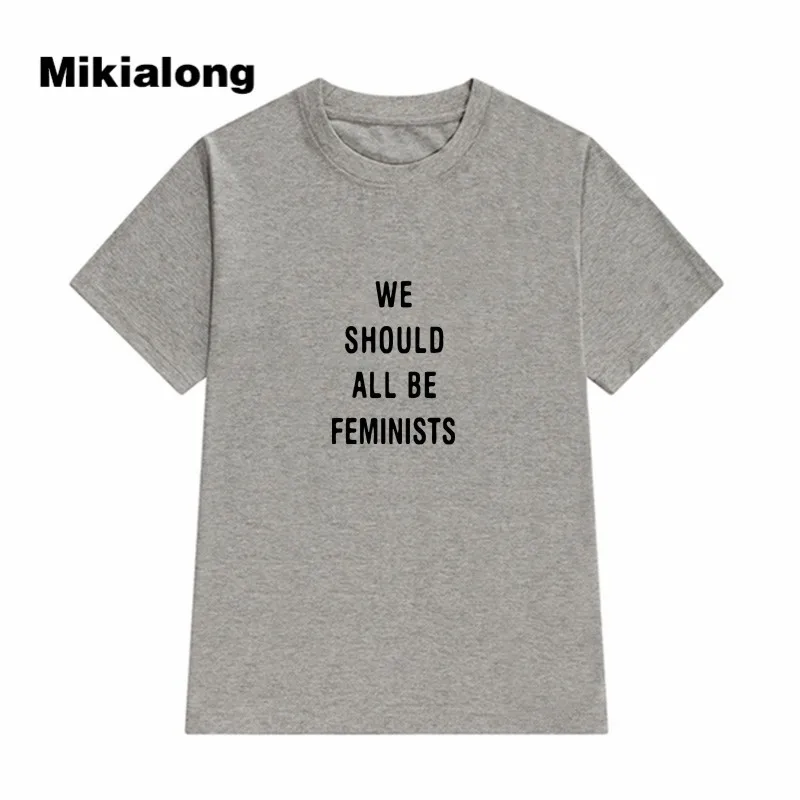 نحن يجب أن يكون كل FEMINISTS الصيف الأعلى المحملة قميص فام 2018 الشرير الهذيان النسوية تي شيرت للنساء عارضة أسود أبيض T قميص فام