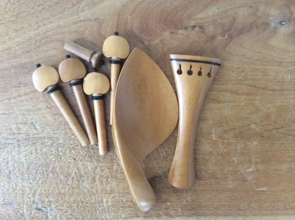 

Nice violin fittings 4/4 natural boxwood chinrest tailpiece endpin pegs