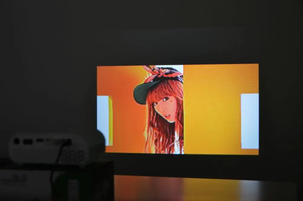 simplebeamer_mini_led_portable_micro_projector_image_GP802A_ (4)