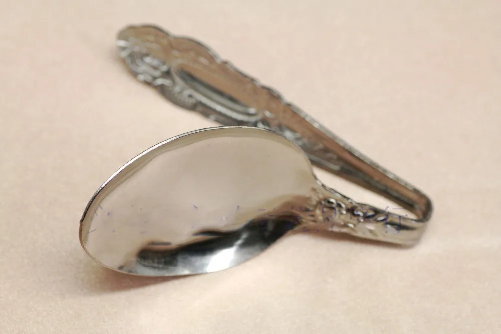Bend Spoon Magic Trick Gimmick Close-up Magician Street Stage Prop Toy