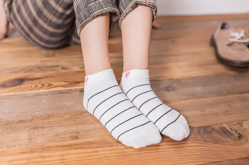 Носки для женщин 2019 Новый Весна-осень хлопка в полоску Сердце Симпатичные Короткие носки женские повседневные носки хараюку женские носки
