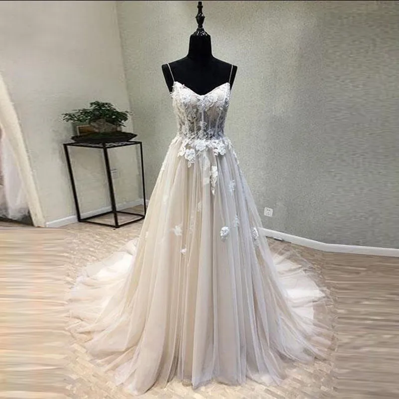 

Beach Wedding Gown 2019 Sexy Spaghetti Strap A Line Lace Appliques Flower Tulle Sweep Train Long Bridal Gowns Robe De Mariee