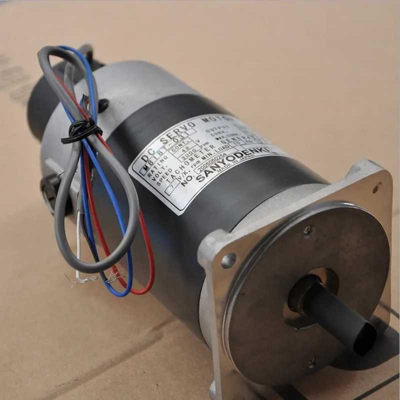 

SANYO spark machine dedicated DC servo motor M818T-031, 48V 5.3A speed 3000rpm shaft length 25mm / shaft diameter 11mm