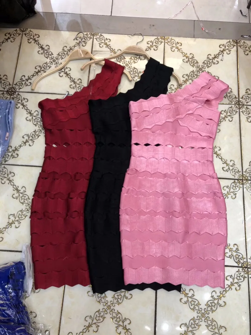 

Black Pink Wine Red Party Dress 2018 Women One Shoulder Hollow Out Sexy Elegant Summer Slim Mini Rayon Bandage Bodycon Dress