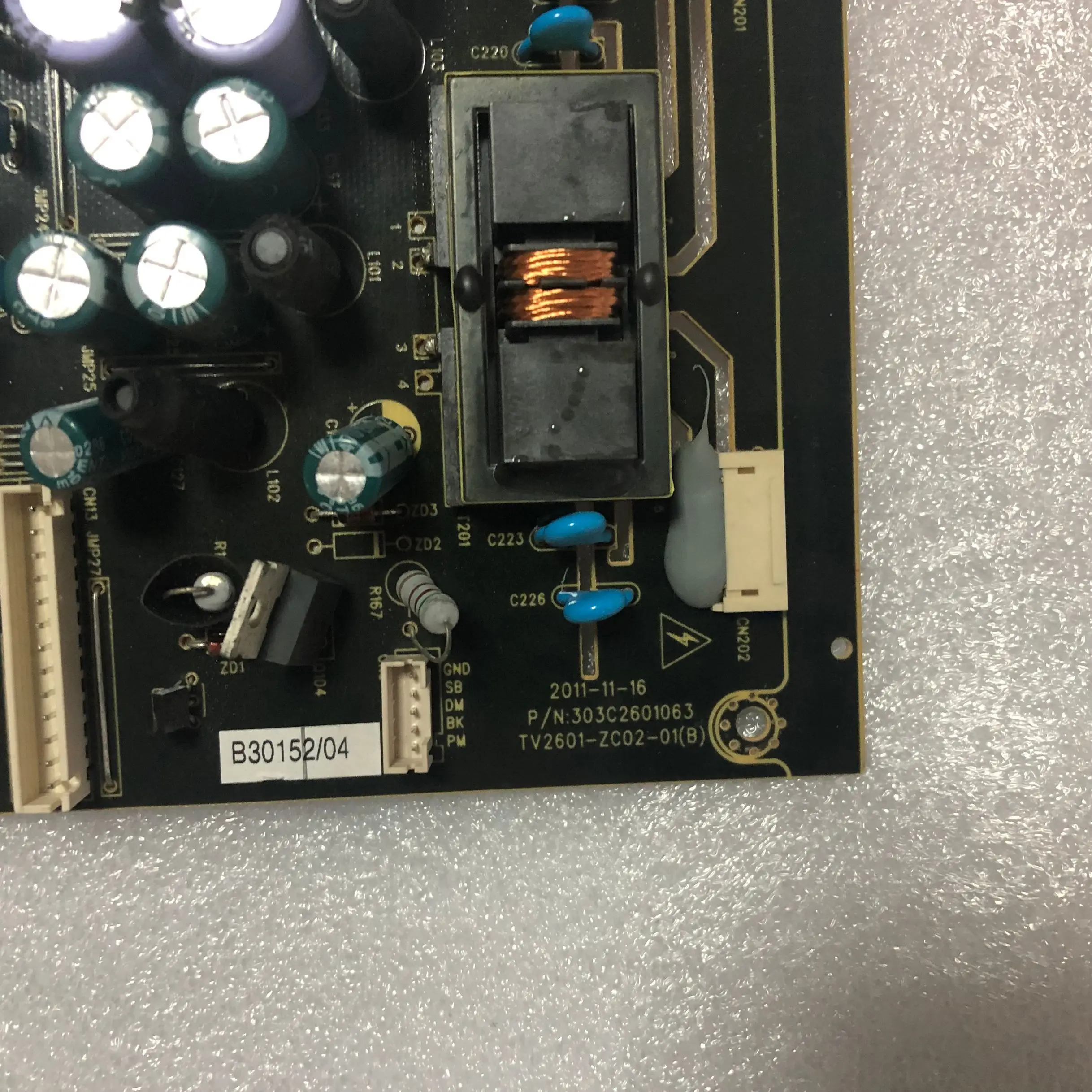 1pcs/ lot good quality original L26M02 303C2601063 TV2601-ZC02-01(B) power board