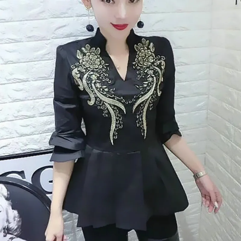 

2018 Spring Flare Sleeve V Neck Embroidery Cotton Shirts Women Fashion Embroidery Cotton Peplum Tops Lady Ruffles Peplum Blouses