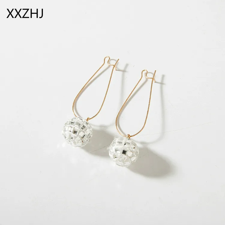 

Neoglory Punk 2019 Fashion New Earrings Simple Elegant Shiny Crystal Sequins Ball Earrings Ladies Gift Wholesale Earrings