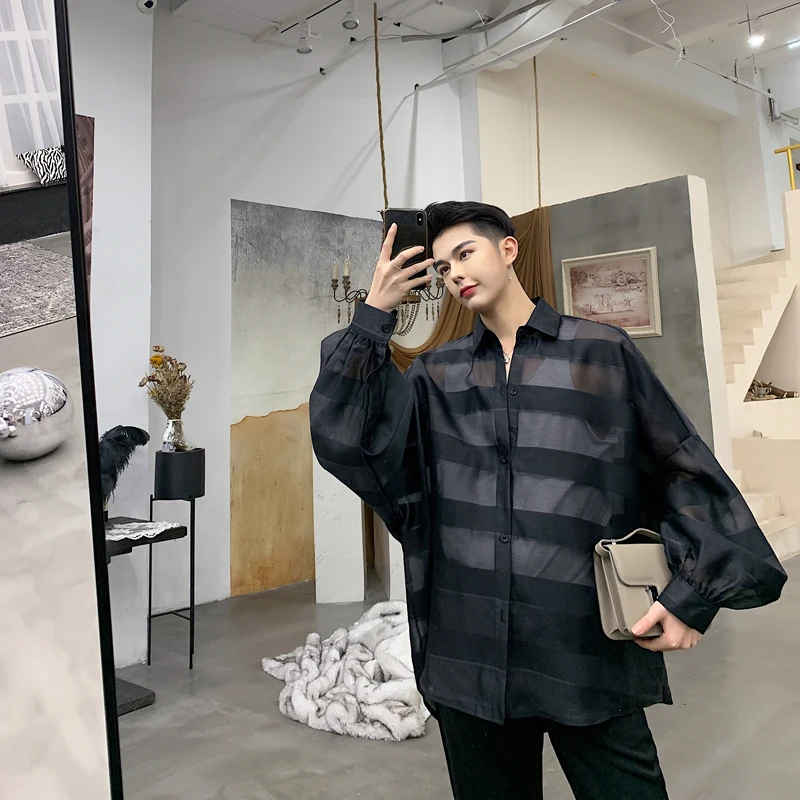 الرجال أسود أبيض شفافة شريط فضفاض الخفافيش طويلة الأكمام عارضة قميص الذكور المرأة زوجين واقية من الشمس قميص حزب مرحلة الملابس