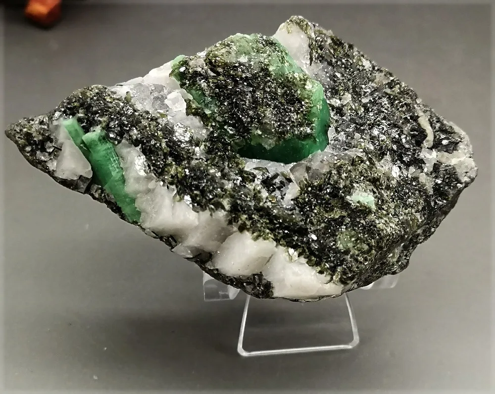 

Big! 278g Natural emerald mineral Original Stone crystal teaching specimen stone collection Stone and crystal from China