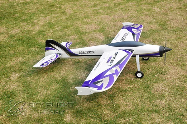 Бензиновый самолет. Радиоуправляемый самолёт. Радиоуправляемые самолеты запуск. Авиамоделизм соревнования. Электрический двигатель для самолета.