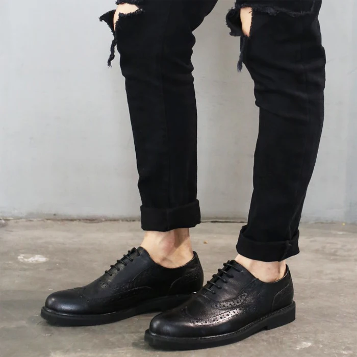 

New Fashion Vintage Genuine Leather Black Carved Lace Up Oxford Brogue Flat Shoes For men Lace Up Casual Shoes