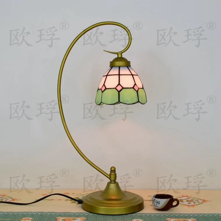 Здесь продается   Flesh Country Flowers Tiffany Table Lamp Country Style Stained Glass Lamp for Bedroom Bedside Lamp E27 110-240V  Свет и освещение