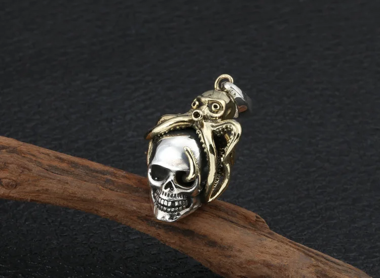 silver-skull-pendant009c