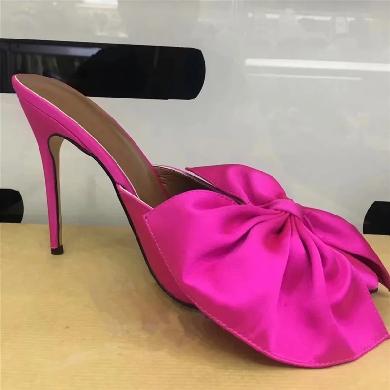 Милые Розовые атласные тапочки с большим бантиком-бабочкой; женские пикантные туфли на тонком высоком каблуке 10 см с острым носком; женские туфли на шпильках для подиума