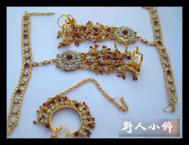 Новинка, изысканный индийский ювелирный набор, этнические роскошные аксессуары, 2 ожерелья, серьги, браслет, кольцо в нос, брови, кулон, 6 шт. в комплекте, красный