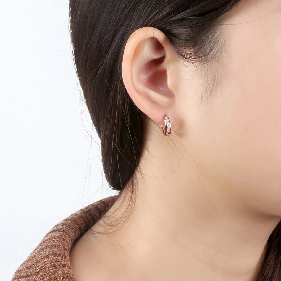 SE105-MODEL-IMG_5056-R